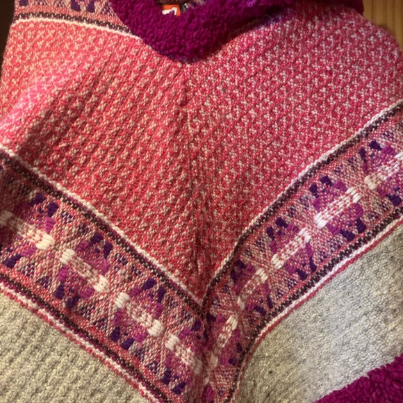 EPIC traditional WOOL PONCHO FROM EQUADOR - Picture 3 of 6